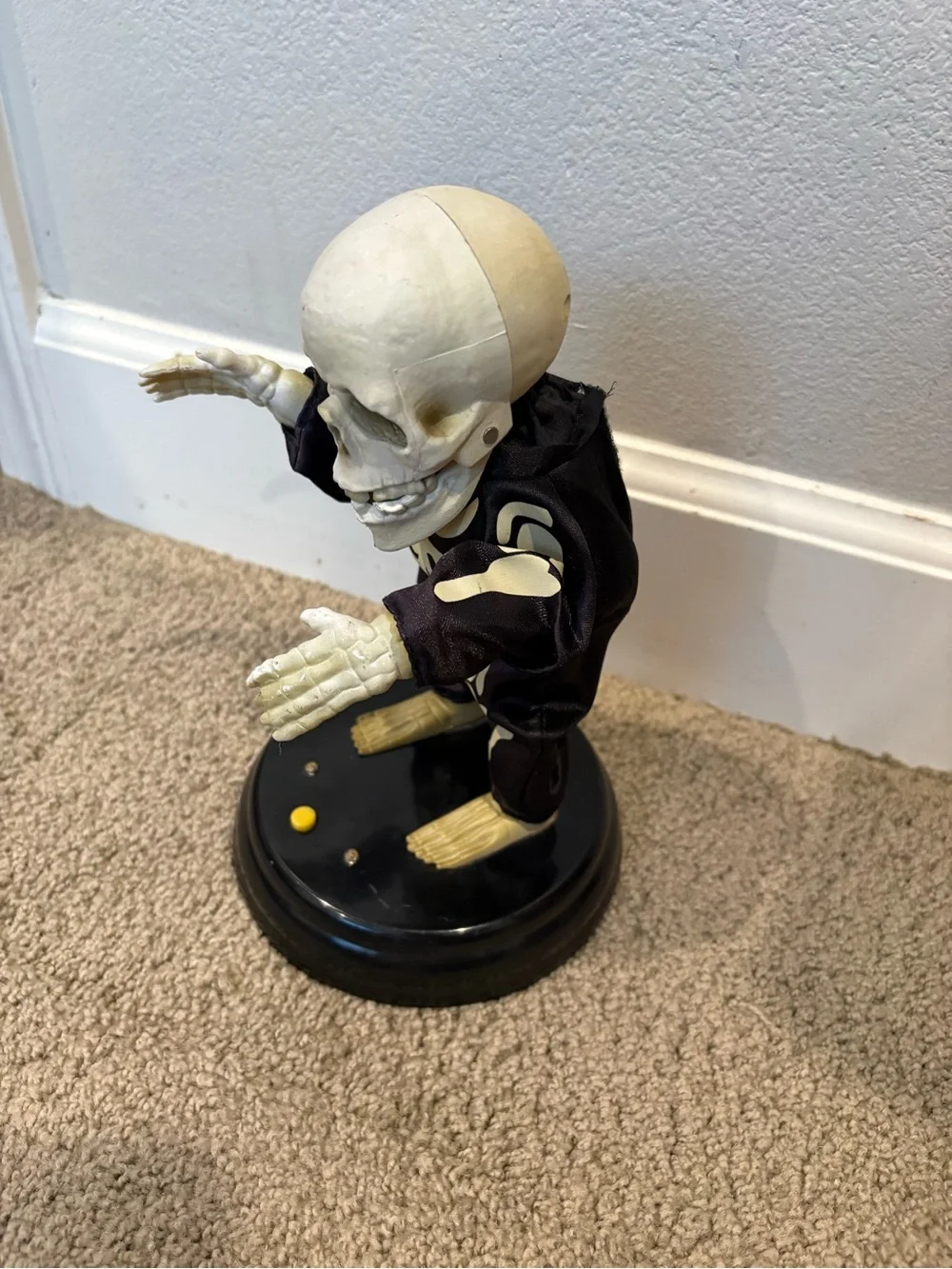 Gemmy Grave Raver Livin La Vida Loca animated dancing skeleton Sings/no movement